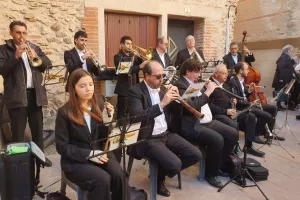 BALLADA AVEC LA COBLA LES CASENOVES