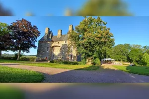 Du souci du vivant à la fabrique des communes. Pour un grand réencastrement