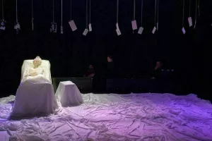 Malis, la vieille femme et la joie