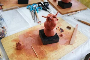 Atelier modelage d'argile et visite du musée de la Maison du Patrtimoine Castandétois