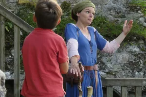Visite théâtralisée en soirée  des Tours de Merle