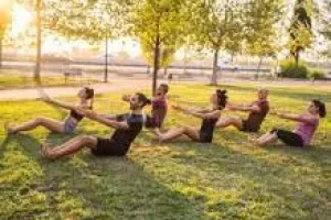 Séance de yoga en plein air