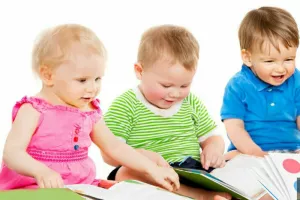 Les bébés bouquinent