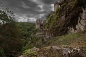 Tours de Merle : Jeu d'enquête - Mais qui a tué le Seigneur de Rochedragon ?