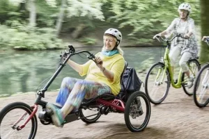 Essai de vélo adapté (assis ou à bras) à Périgné