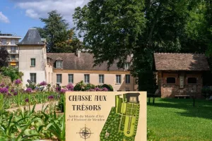Chasse aux trésors dans le jardin de sculptures