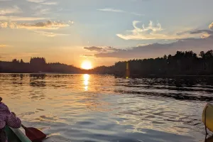 Canoë coucher de soleil Broussas