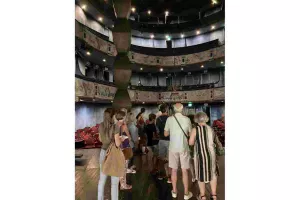Les coulisses du théâtre Saint-Louis