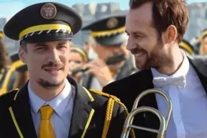 En Fanfare