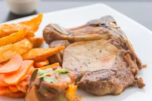 Repas cochonnaille par le Comité des Fêtes de Pineuilh