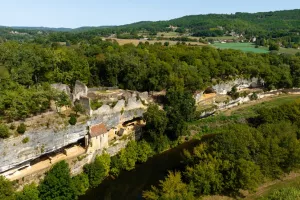 Les vacances d'été au village troglodytique de la Madeleine
