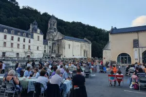 Marché fermier avec restauration