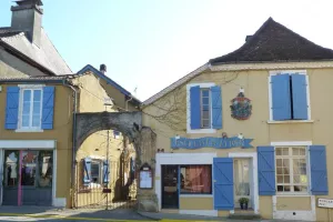 Exposition de peintures de Mme Mongeri , au restaurant De la Tour