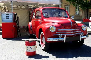 Les 80 ans de la Renauld 4CV : partie de campagne