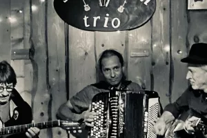 SWING'UM TRIO