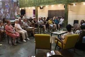 Rendez-vous des curieux :  Café rencontre autour de Cendrillon