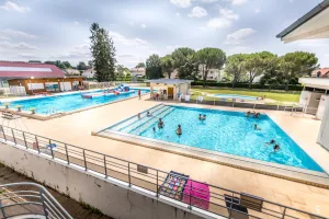Piscines en fête, structure gonflable géante