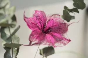 Atelier feutrage à plat : fleur, tableau ou col