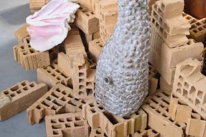 Atelier-collecte et visite de l’exposition "Bulbe Seuil Fumée" de Célie Falières en famille