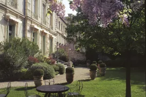 Jardin de l'hôtel particulier de Villeneuve-Esclapon