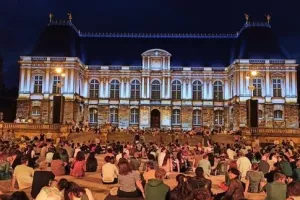 Projections du Parlement - Au fil de l'eau