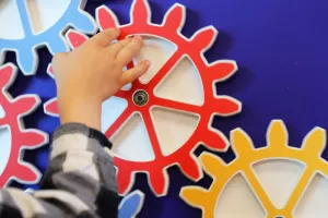 Les manipulations d'éveil aux sciences à Toulouse Plage !