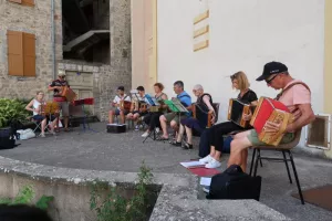 Découverte des danses folk avec l'atelier Diato de MJC Annonay