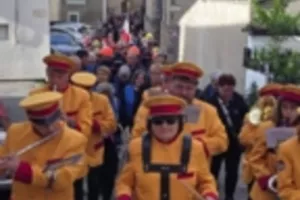 Cérémonie officielle fin de la deuxième guerre,premier défilé