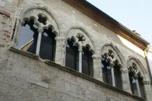 Patrimoine et techniques anciennes : Les maisons médiévales d’Agen et l’art de l’enluminure