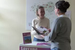 Le stand « tourisme & loisirs » Coteaux Béarn Madiran s’invite au marché !