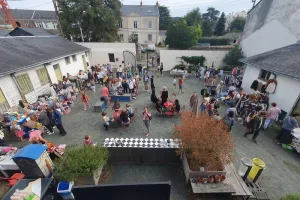 Vide-grenier dans la cour du 5 rue du Ballet à St-Félix