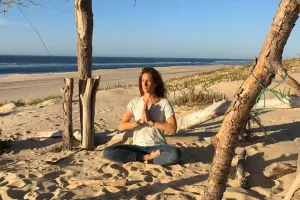 Salty Yoga sur la plage du Bétey