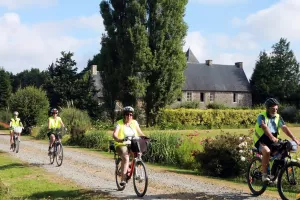 Circuit accompagné en vélo électrique : patrimoine et produits locaux
