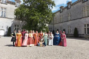 Animation en costume d’époque au Château Royal de Cazeneuve