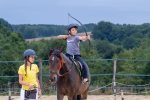 Été actif - tir à l'arc à cheval