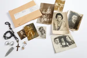 Exposition Stolen Memory, les objets de la mémoire de la persécution nazie
