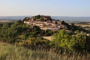 RANDONNÉE CONTÉE SUR LE SENTIER HISTORIQUE DE LAURAC ET MARCHÉ GOURMAND