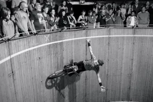 Agora Pôle National Cirque - Mortel Jus de Mortel / Compagnie La présidente a eu 19