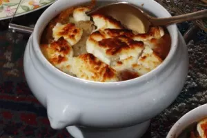 Repas soupe au fromage au restaurant Lou Paouzadou