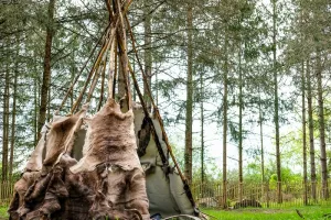 Paléo'Bivouac : une journée dans la vie d'un Cro-Magnon !