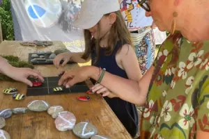 Atelier enfants et jeux sur le sentier de l'imaginaire "du Magma à la pierre"