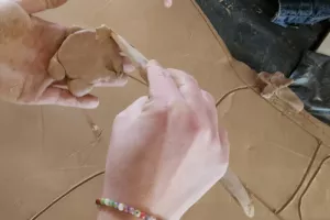 OPEN ÉCOMUSÉE | Argile et potée bretonne, atelier de modelage avec Jade