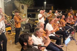 BALLADA AVEC LA COBLA LA PRINCIPAL DEL ROSSELLO